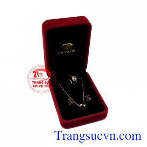 Từ đó, giúp các nàng có thể tự tin sải bước xuống phố cùng những trang phục mình yêu thích.