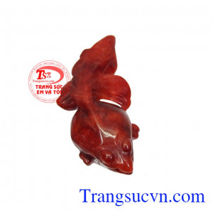 Sản phẩm chạm khắc từ ngọc cẩm thạch huyết. Cá đỏ ngọc cẩm thạch