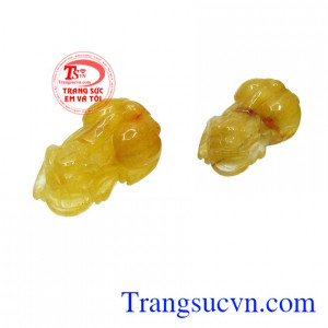 Đá thạch anh tóc được nhiều người biết đến với những công dụng tuyệt vời trong phong thủy và sức khỏe: như có thể giúp đầu óc minh mẫn và sảng khoái hơn, tăng cường hệ miễn dịch.