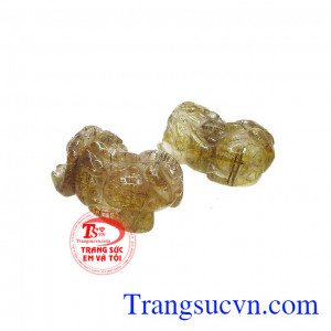 Theo truyền thuyết, tỳ hưu là con thứ 9 của Long Vương. Cặp tỳ hưu thạch anh tóc cát khí