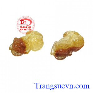 Sản phẩm có thể làm mặt nhẫn hoặc mặt dây đôi cho những người mệnh Thổ và Kim.