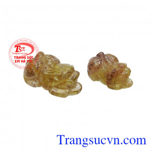 Cặp tỳ hưu thạch anh tóc mệnh kim phù hợp để bọc vàng, bạc làm trang sức phong thủy. 