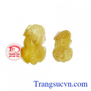 Cặp tỳ hưu thạch anh tóc phú quý phù hợp cho những người mang mệnh Thổ và mệnh Kim.