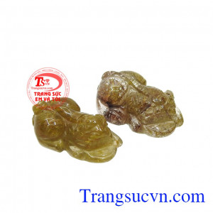 Cặp tỳ hưu thạch anh tóc tài lộc thích hợp để làm mặt dây và nhẫn. 