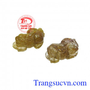 Trong truyền thuyết, tỳ hưu là linh vật hút tiền tài, giữ của cho gia chủ. Cặp tỳ hưu thạch anh tóc tài lộc