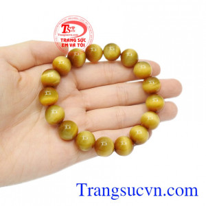 Sản phẩm này mang đến vẻ hợp thời trang, trẻ trung nhưng vẫn giữ được nét truyền thống cho người đeo.