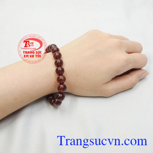 Đá này xua đi sự bất hạnh, mang lại hạnh phúc cho chủ nhân. Chuỗi tay garnat 9 ly