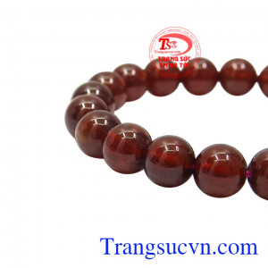 Đây là loại đá hộ mệnh cho tháng 1, mang lại sự bình an và tài lộc. Chuỗi tay garnat 9 ly
