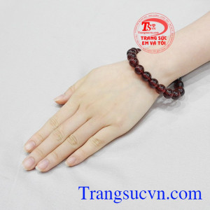 Chuỗi tay garnat mệnh hỏa là đá hộ mệnh cho người sinh tháng 1.