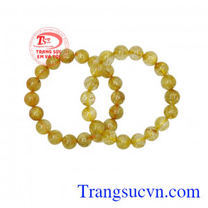 Khách hàng có thể lựa chọn chuỗi tay này để làm quà tặng cho người thân và bạn bè. Chuỗi thạch anh tóc an nhiên 11 ly