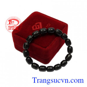 Chuỗi thạch anh tóc ấn tượng có giấy kiểm định đá quý.