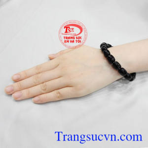 Chuỗi thạch anh tóc ấn tượng tinh tế.