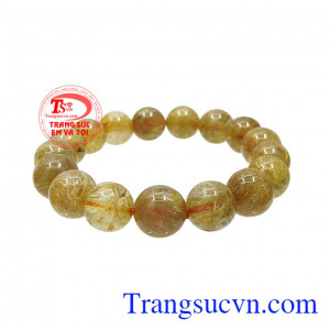 Chuỗi thạch anh tóc bình an 12 ly là chuỗi tay hộ mệnh cho người mệnh kim và mệnh thổ. 