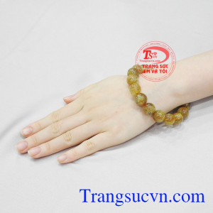 Những năng lượng tích cực được tích tụ qua nhiều năm sẽ giúp cho người dùng có được sự thư thái, tinh thần lạc quan và yêu đời. Chuỗi thạch anh tóc bình an 12 ly