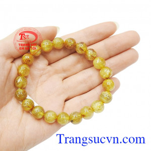 Ngoài tác dụng về phong thủy, loại đá này còn hỗ trợ cải thiện sức khỏe, giải tỏa căng thẳng và lo âu. Chuỗi thạch anh tóc mệnh kim 9 ly