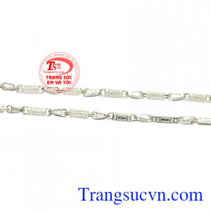 Dây chuyền bạc ấn tượng phái mạnh nhận đặt chế tác theo yêu cầu. 
