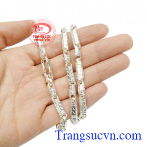 Dây chuyền bạc nam kiểu cách đẹp.