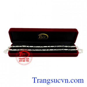 Đây là sản phẩm đang được rất nhiều khách hàng yêu thích và lựa chọn. Dây chuyền bạc nam tính đẹp