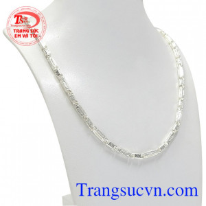 Dây chuyền bạc nam tính đẹp mang đến vẻ lịch lãm, phong cách cho phái mạnh. 