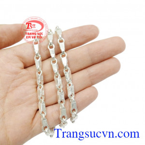 Dây chuyền bạc phong cách nam giới chất lượng.