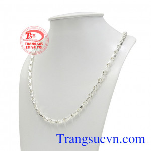 Không những thế đeo dây chuyền bạc còn giúp kháng khuẩn và cản gió, bảo vệ sức khỏe cho người dùng.