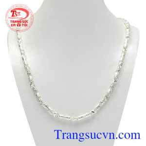 Dây chuyền bạc phong cách thời trang