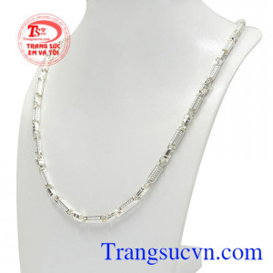 Thiết kế độc đáo mang đến vẻ nam tính và mạnh mẽ giúp người đeo thêm tự tin, thể hiện cá tính. Dây chuyền bạc tài lộc phái mạnh