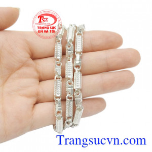 Kiểu dáng trẻ trung, là xu hướng được rất nhiều khách hàng yêu thích và lựa chọn. Dây chuyền bạc tài lộc phái mạnh