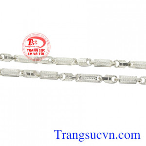 Dây chuyền bạc tài lộc phái mạnh dễ dàng kết hợp cùng mặt dây hoặc các kiểu trang phục khác. 