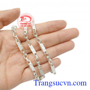 Dây chuyền bạc thời thượng chất lượng.