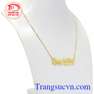 Sản phẩm hiện đang là xu hướng trang sức vàng được nhiều người yêu thích và lựa chọn.