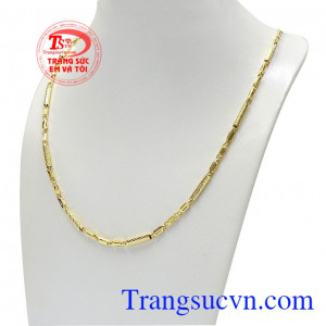 Dây chuyền nam tính thời trang được chế tác từ vàng tây 10k sáng bóng. 