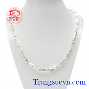 Dây chuyền phái mạnh thành công được nhiều nam giới ưa chuộng.