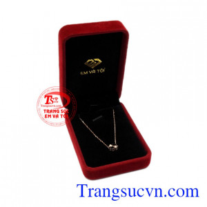 Dây chuyền vàng hồng may mắn tinh tế.