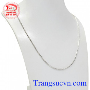 Sản phẩm được nhập khẩu Italy được rất nhiều phái đẹp yêu thích, bởi từng chi tiết của chiếc dây chuyền tạo đều góp phần tạo nên vẻ đẹp cho người đeo.