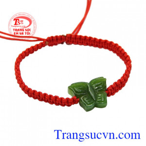 Với sự kết hợp của đá nephrite hay còn được gọi là ngọc cẩm thạch và sợi chỉ bện có tính thẩm mỹ hơn.