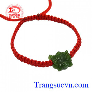 Hoa sen là biểu tượng của sự thuần khiết, thanh cao, vượt qua mọi khó khăn.