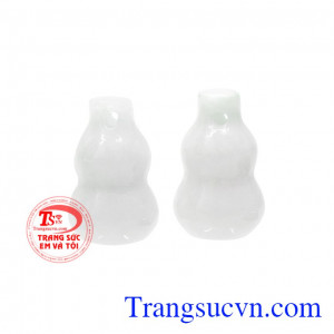 Chạm khắc đơn giản, đẹp mắt, phù hợp bọc vàng hoặc bạc để làm mặt dây. Hồ lô ngọc cẩm thạch