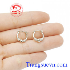 Hoa tai bạc xinh yêu đẹp.