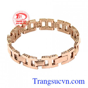 Nó không chỉ mang đến vẻ hợp thời trang mà còn đem lại nét độc đáo, cá tính đến cho người đeo.