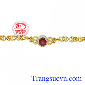 Lắc vàng gắn đá quý Ruby thiên nhiên.