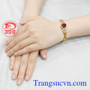 Lắc vàng gắn đá quý