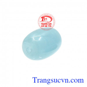 Các cạnh được mài dạng tròn, tạo cảm giác mềm mại và uyển chuyển. Lu thống aquamarine đẹp