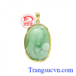 Mặt cẩm thạch Đức Mẹ bọc vàng được chế tác từ vàng 14k chất lượng cùng đá cẩm thạch chất lượng.
