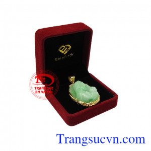 Mặt cẩm thạch Đức Mẹ bọc vàng tinh tế.