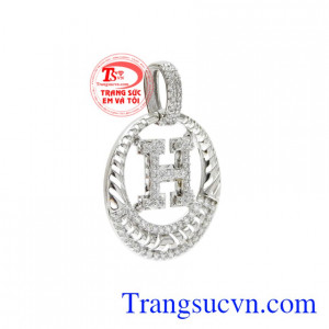 Từng đường nét được làm một cách tỉ mỉ toát lên vẻ trẻ trung và phong cách đến cho phái đẹp.