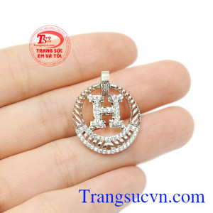 Mặt chữ H vàng trắng ấn tượng đẹp.