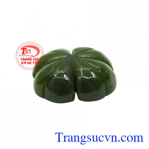 Cũng có thể nói loài cỏ này là biểu tượng của sự thành công, tài lộc.