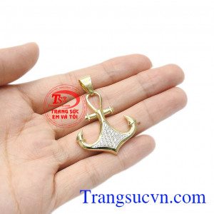 Sản phẩm phù hợp với nhiều kiểu trang phục. Mặt dây nam mỏ neo thời trang