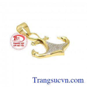 Thiết kế ấn tượng, hợp xu hướng giúp người đeo luôn tự tin và thể hiện cá tính. Mặt dây nam mỏ neo thời trang